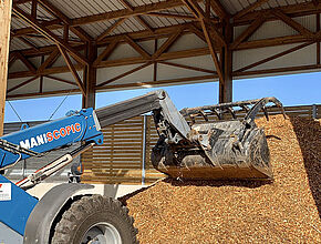 Stockage de plaquettes forestières sur la plateforme de Saramon - Agrandir l'image (fenêtre modale)